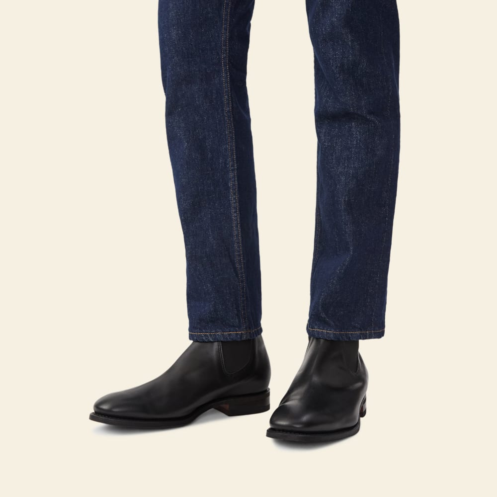 R.M.Williams Black Comfort Tambo Yearling Leather Chelsea Boots: Wide Chisel Toe, Durable Rubber Sole