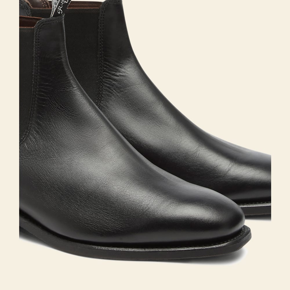 R.M.Williams Black Comfort Tambo Yearling Leather Chelsea Boots: Wide Chisel Toe, Durable Rubber Sole