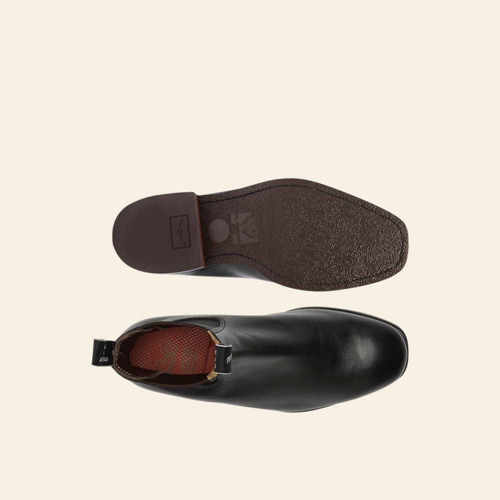 R.M.Williams Black Comfort Tambo Yearling Leather Chelsea Boots: Wide Chisel Toe, Durable Rubber Sole